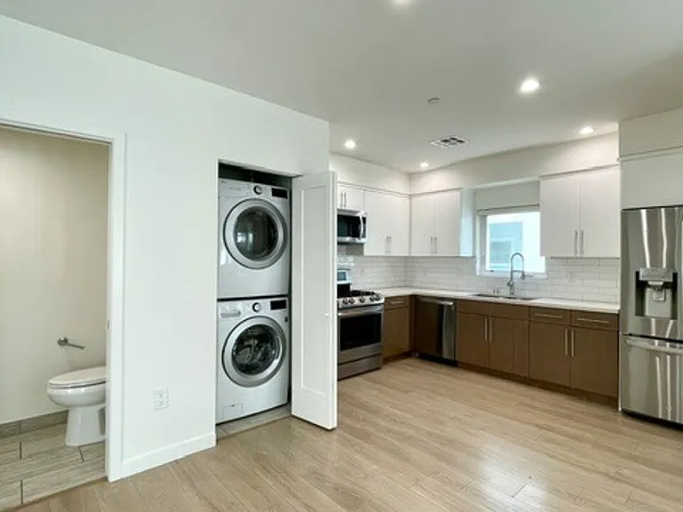 5222 Satsuma Ave — Photo 10