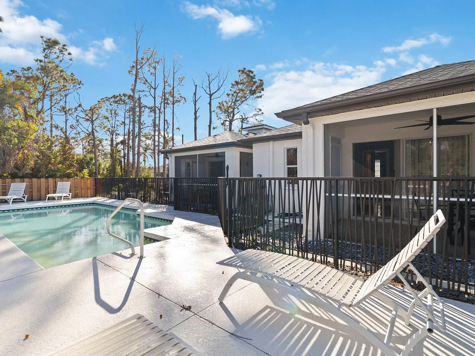 2 bed, 800 sqft, $1,599 — Photo 1