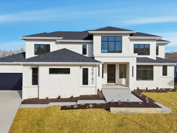 22742 Sanctuary Ridge Dr, Elkhorn, NE 68022