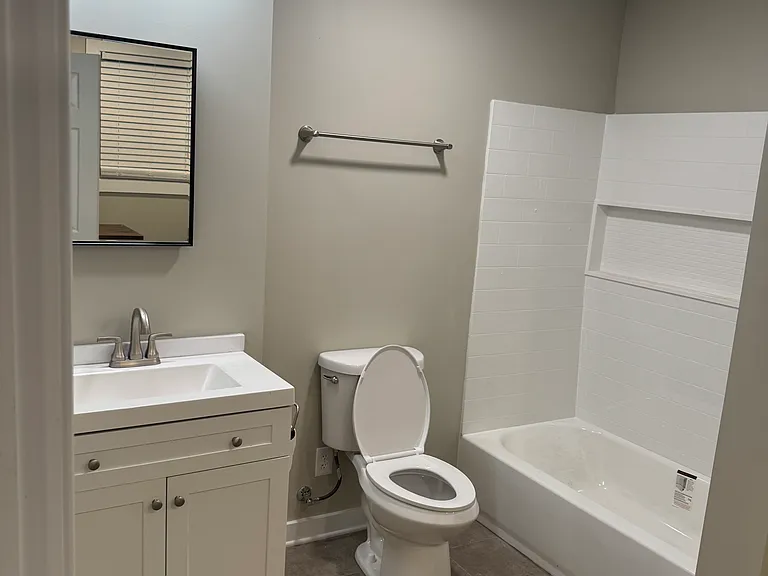 438 N Broadway St #B — Photo 2