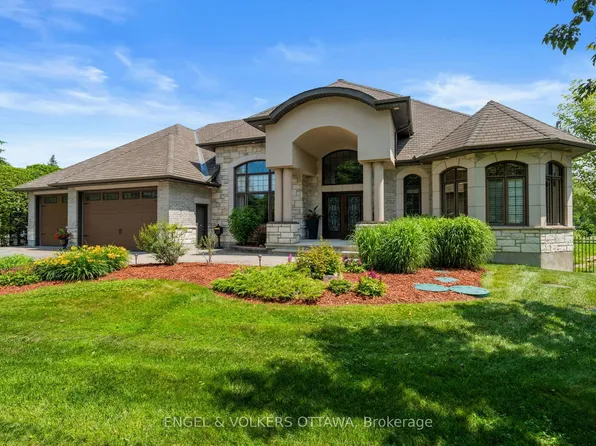 25 Winding Way, Ottawa, ON K2C 3H1