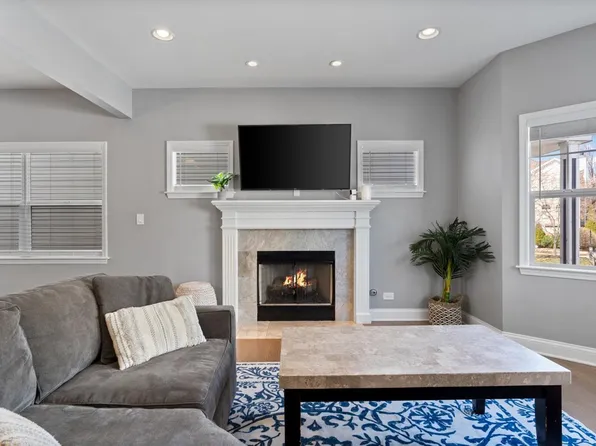 3834 N Milwaukee Ct, Chicago, IL 60641