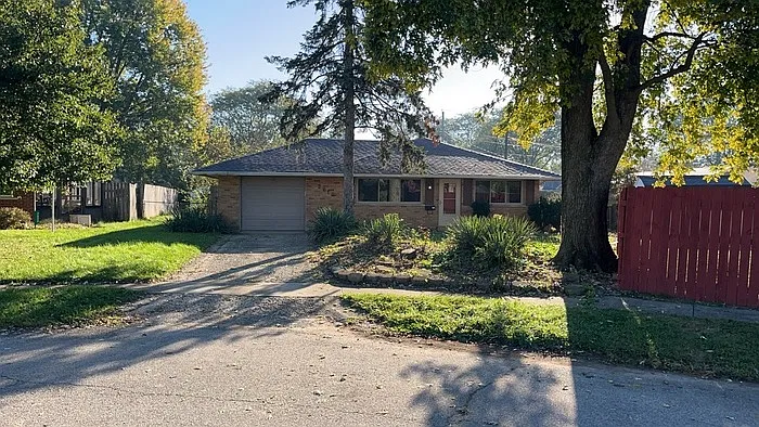 3 bed, 1.0 bath, 1080 sqft, $1,595 — Photo 1