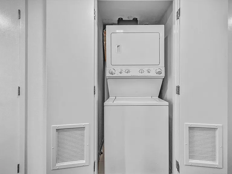 9 Macarthur Pl #403 — Photo 31