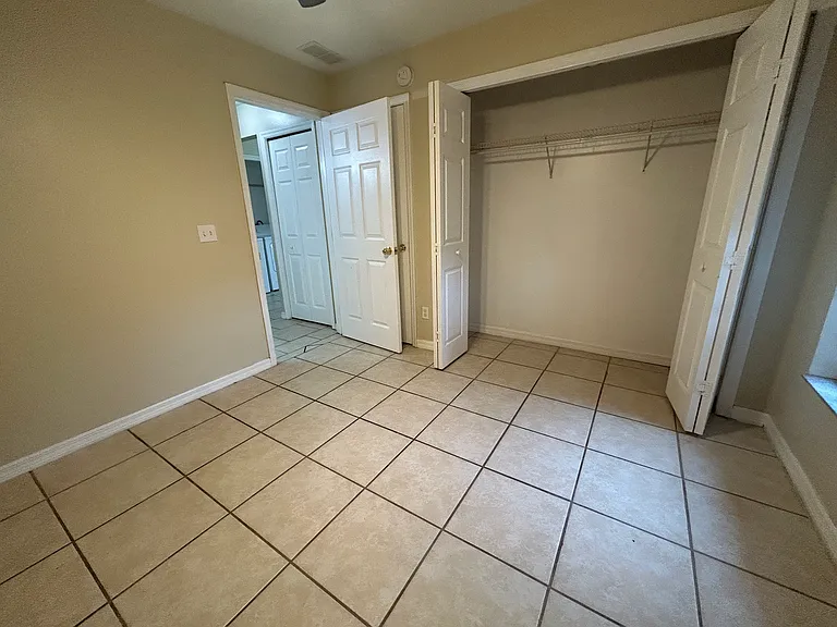 Picture of the second bedroom closet