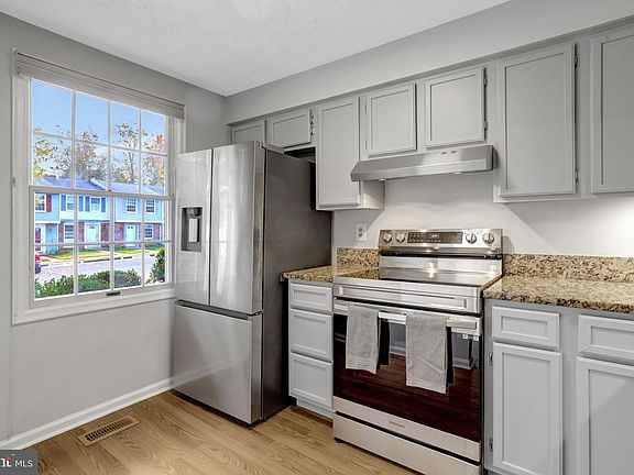 4th image of 8542 Blue Rock Ln