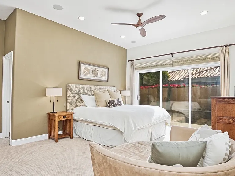 42 Colonial Dr — Photo 11
