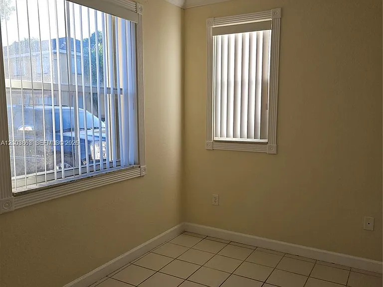 1543 SE 25th St #100 — Photo 14