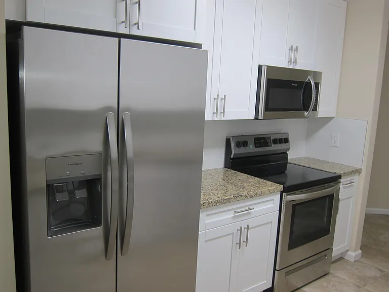 1517 Woodbridge Lakes Cir — Photo 5