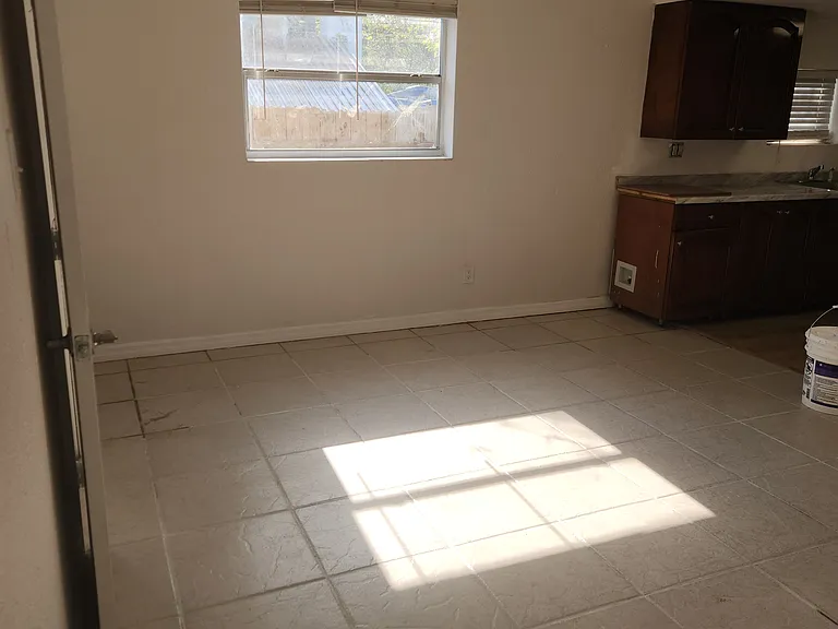 1937 McKinley St #4 — Photo 3