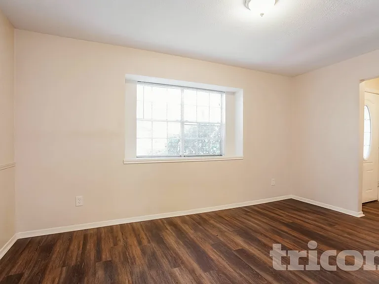 12119 Fawnway Dr — Photo 2
