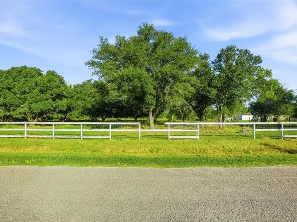 Falcon Dr, Brookshire, TX 77423