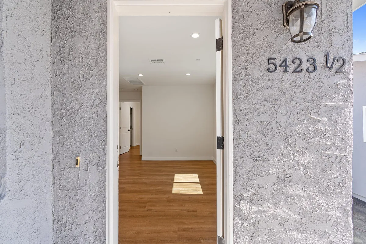 Building Photo - 5423 Ash St #1/2