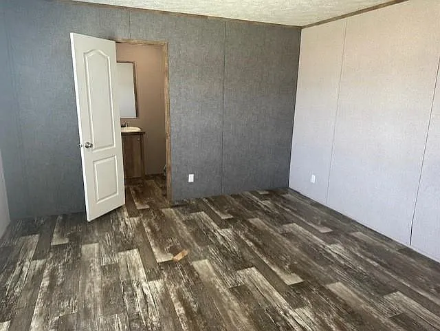 16496 Dunhill Ln — Photo 13