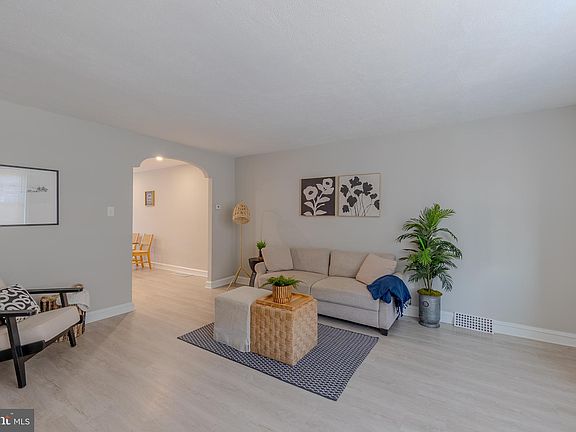 5th image of 4528 Oakmont St