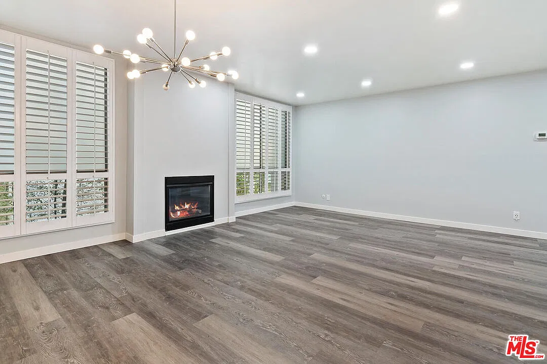 1 bed, 1.0 bath, 964 sqft, $3,400 — Photo 2