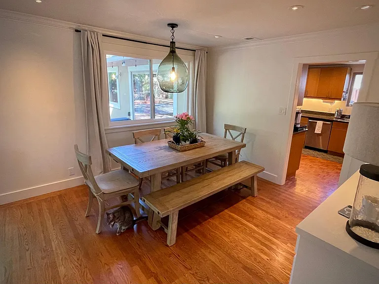 Dining room...