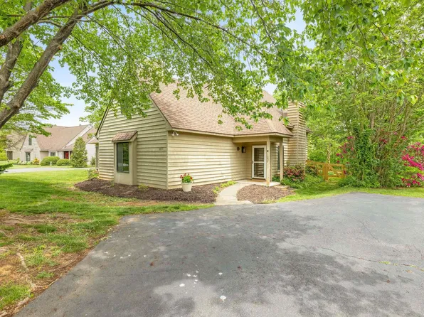 1057 Highlands Dr, Charlottesville, VA 22901