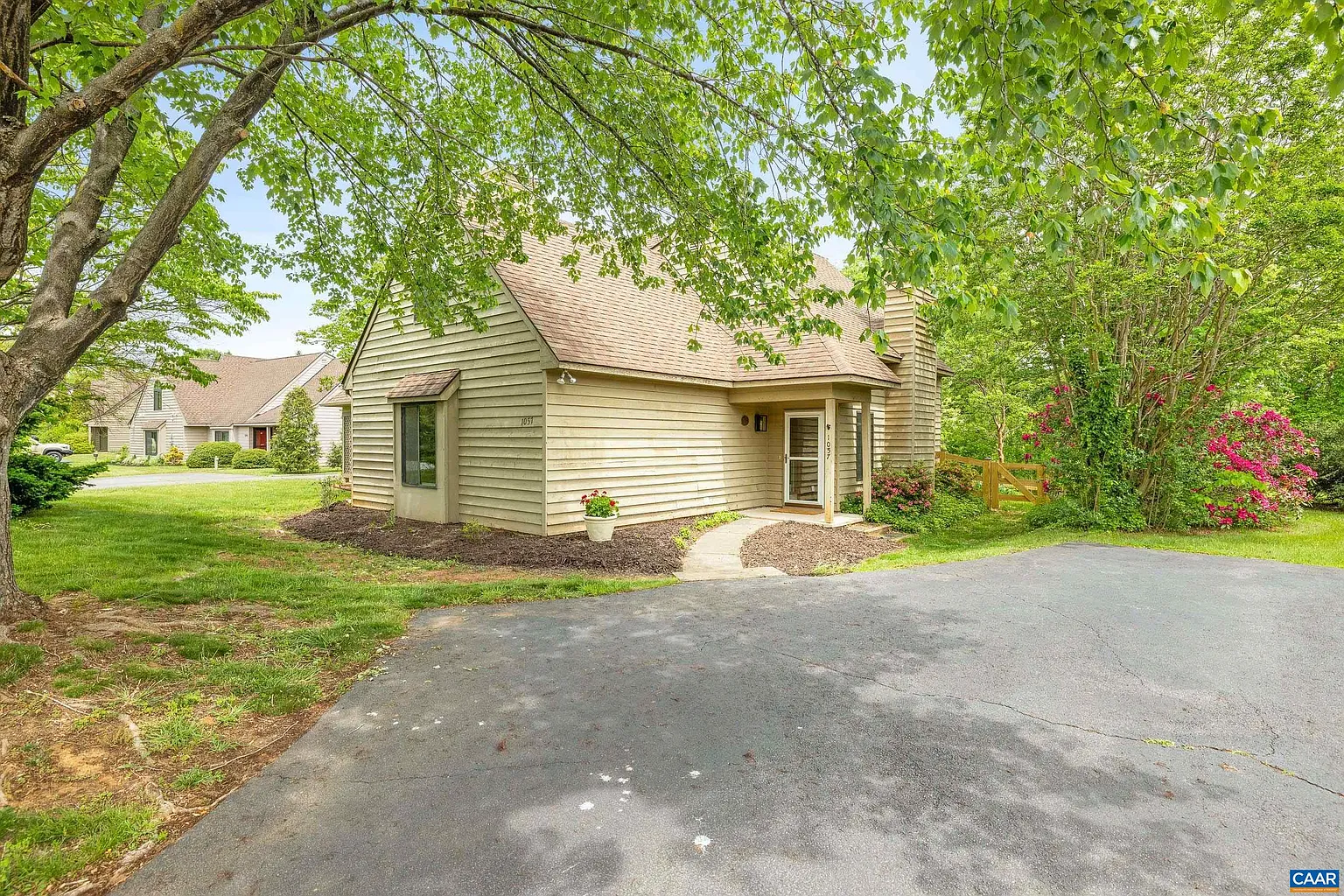 1057 Highlands Dr photo 1