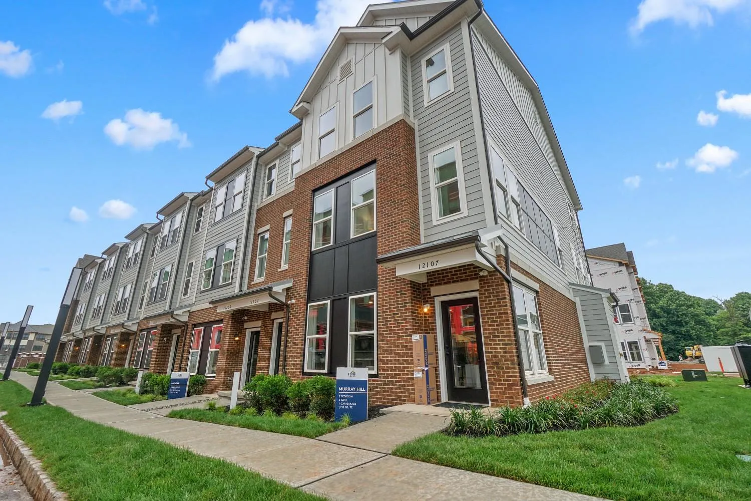 2 bed, 1004 sqft, $3,200 — Photo 1