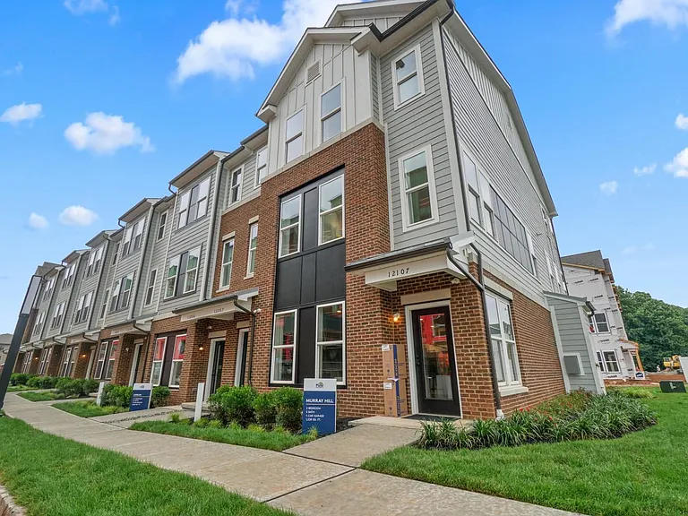 8 Jessica Ln #12103 — Photo 1