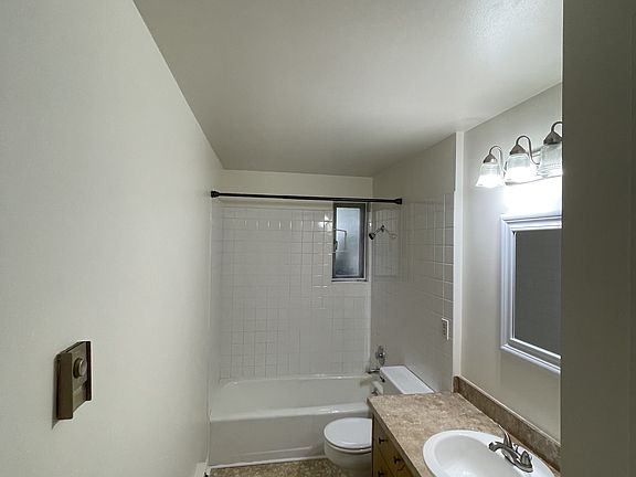 5th image of 17021 Larch Way #B