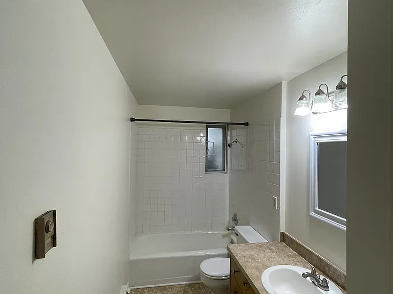 17021 Larch Way #B — Photo 4