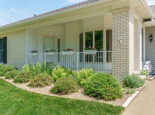 3520 Lochwood Dr NE, Cedar Rapids, IA 52402