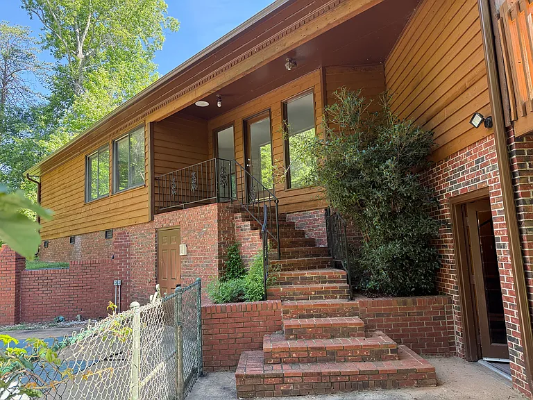 400 Emerald Dr — Photo 3