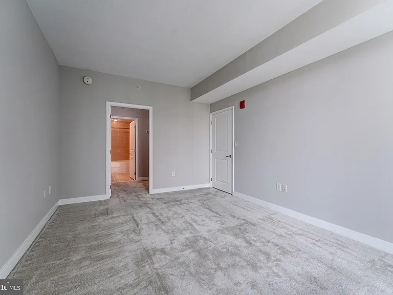 155 Potomac #432 — Photo 12