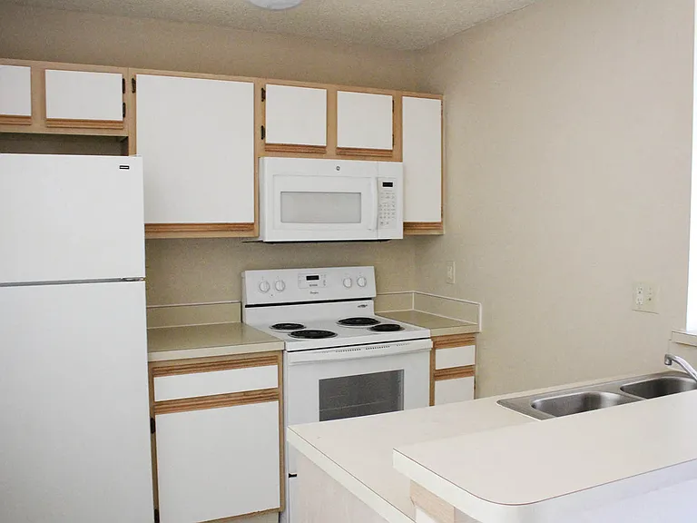 Eagle Crest Apartments — Photo 20