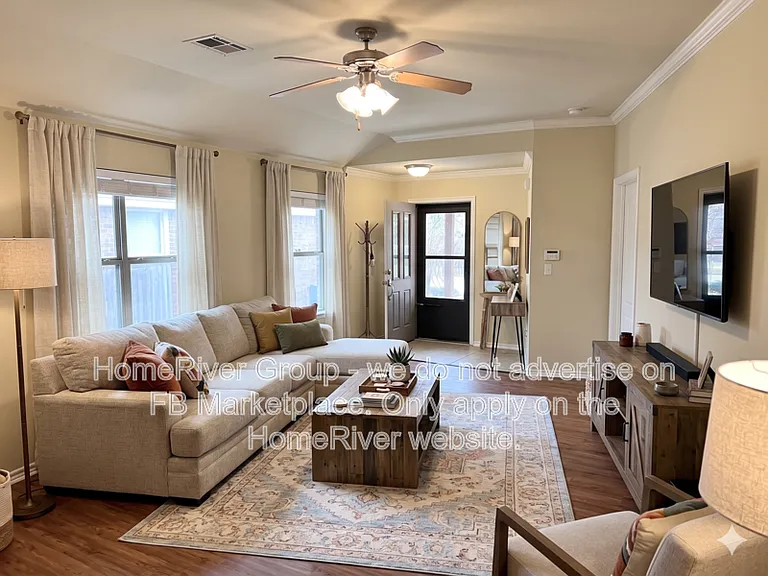 11137 SW 5th St — Photo 2