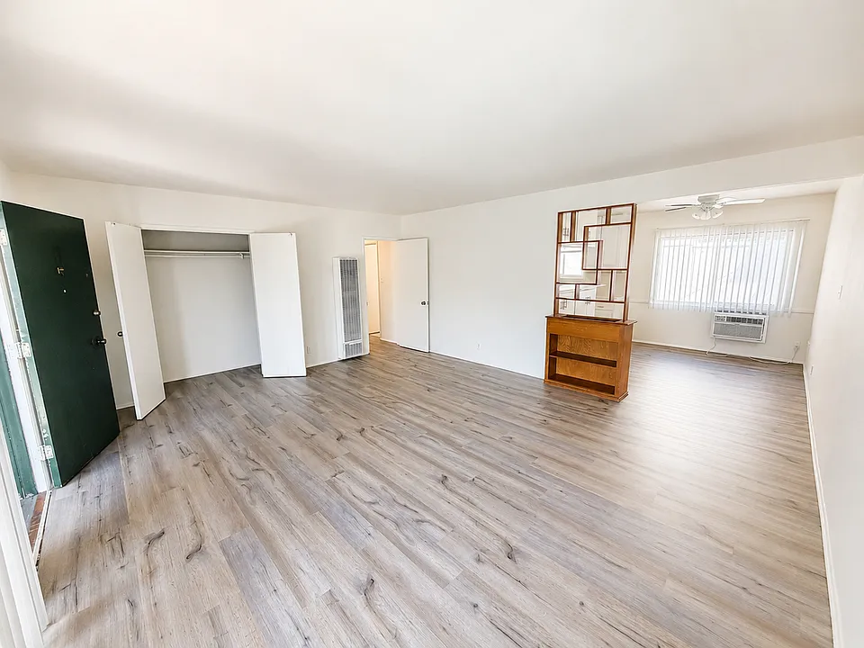 10250 W Camarillo St