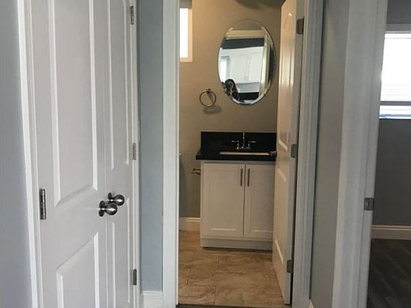 5th image of 718 W 85th St #85