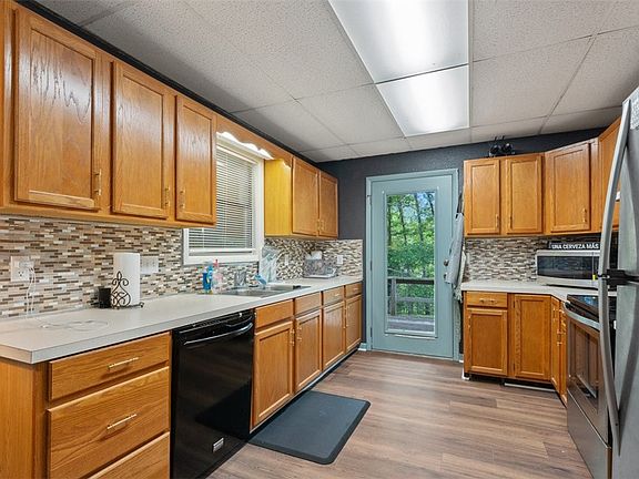 5th image of 17 Grisham Dr