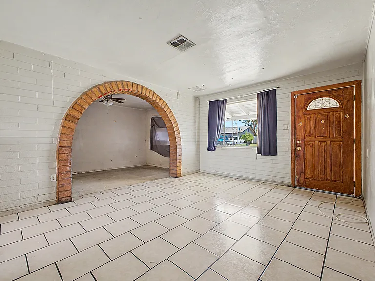 5828 N 63rd Dr — Photo 2