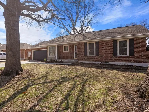 717 NE Mulberry St, Lees Summit, MO 64086