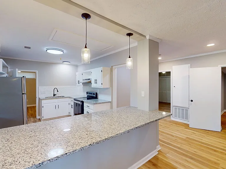 237 S Northington St — Photo 3