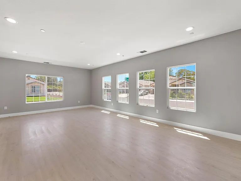 946 Irem Way — Photo 3