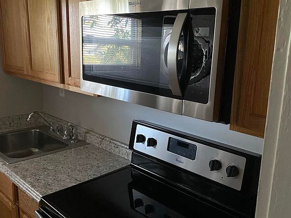 3rd image of 2755 Park St