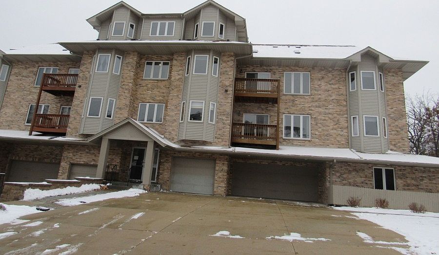 1st image of 3125 Woodland Dr