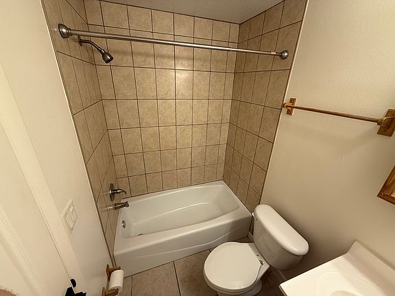 2nd image of 816 Angela Ave APT B