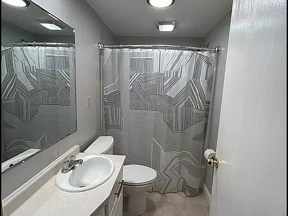 5th image of 818 E Minnesota St