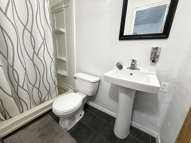 419 NW 41st St #2 — Photo 4