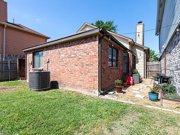 5th image of 1706 Twin Court Pl