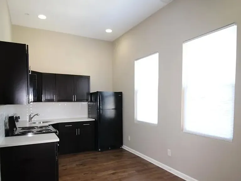 870 N 44th St #2R — Photo 8