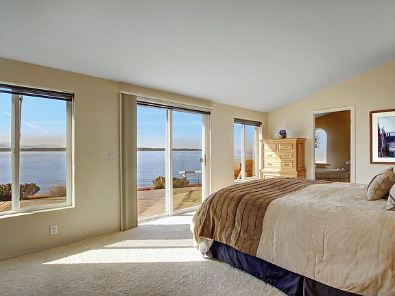 5th image of 3662 Oceanside Dr