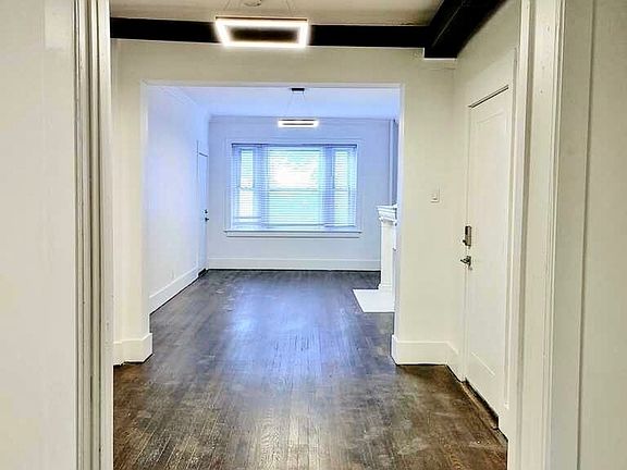 5th image of 504 Gladstone Blvd #15
