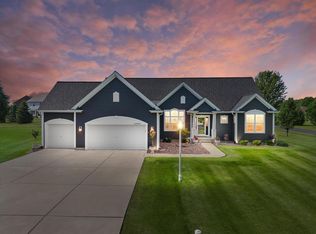 W349N5830 Sunflower Ct, Oconomowoc, WI 53066