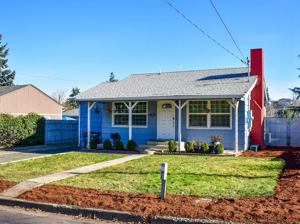 794 N Keene Way Dr, Medford, OR 97504